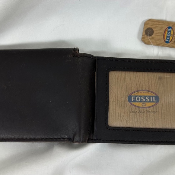 Fossil Men’s Wallet - Picture 2 of 6
